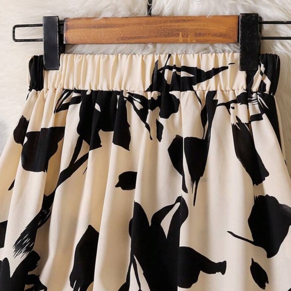 NEW| Women’s SHEIN Black and Cream Floral Midi Skirt - Picture 4 of 7